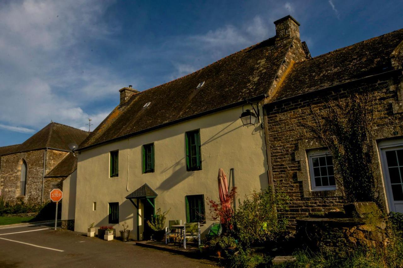Auberge Le Canard Qui Rit Plélauff 외부 사진
