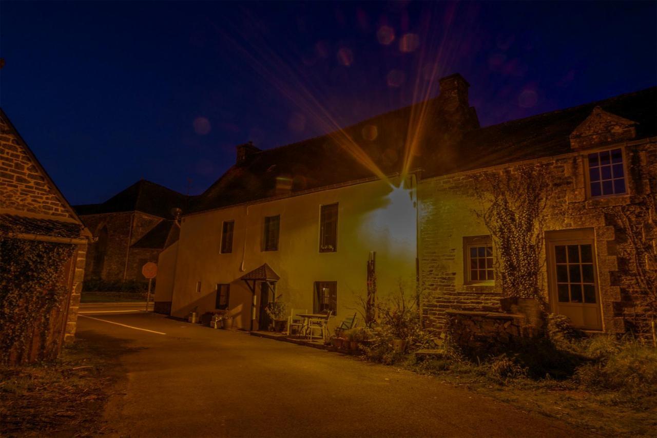 Auberge Le Canard Qui Rit Plélauff 외부 사진
